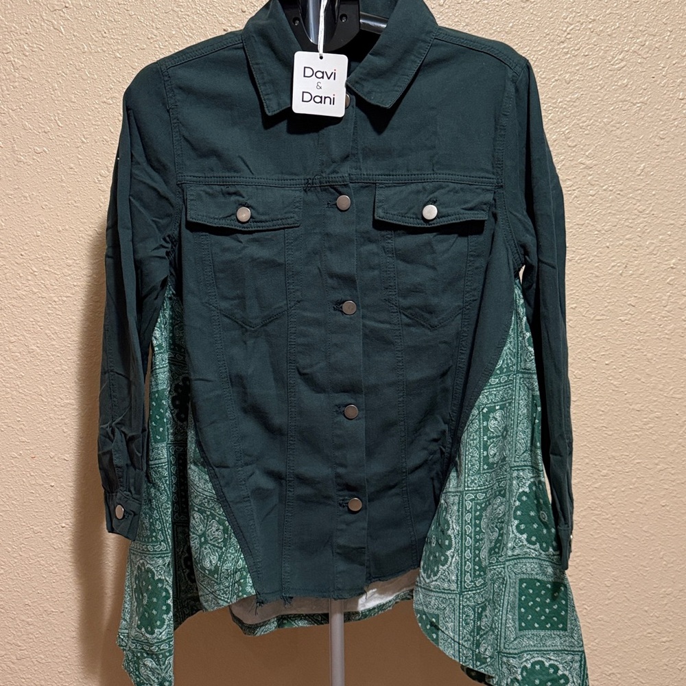 DAVI & DANI oversized Green long sleeve top Jacket Floral accents women’s small - Picture 3 of 8